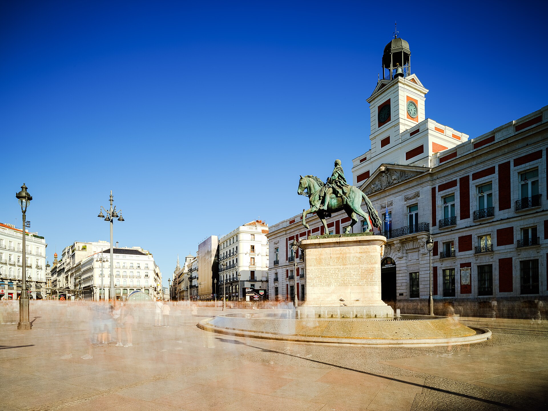 Acampada por la vivienda en la Puerta del Sol